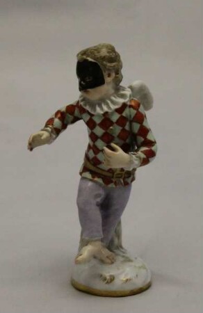 Meißner Putto im Harlekinskostüm