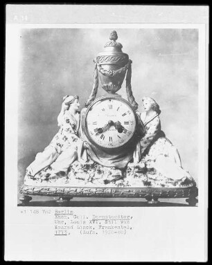 Uhr im Stil Louis XVI.