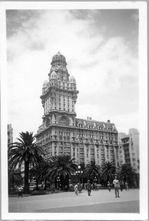 Reisefotos Uruguay. Montevideo. Palacio Salvo (1925; M. Palanti), Ecke Plaza Independencia / Straße des 18. Juli