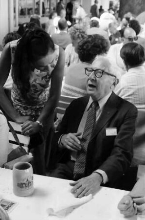 1979 Nobelpreisträgertagung Physik; Bayrisches Frühstück (26.6.79): R. Schmid, Isidor L. Rabi