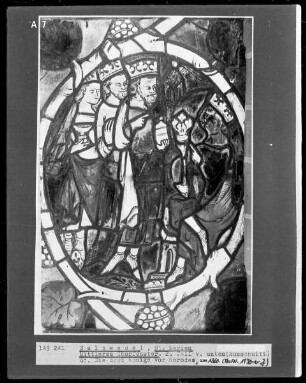 Mittleres Chorfenster mit Szenen aus dem Leben Jesu und Königs- und Prophetenreihe — Linke Fensterbahn mit Szenen aus Kindheit und Jugend Christi — Die heiligen drei Könige vor Herodes