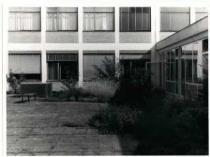 Hahn-Meitner-Institut (HMI), Berlin-Wannsee: Teilansicht mit Grünanlage