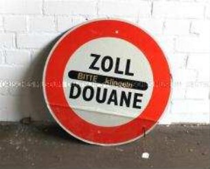 Hinweisschild Zoll / Douane einer Grenzübergangsstelle