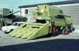 Fotografie: Erntetechnik, Mähdrusch, Mähdrescher selbstfahrend, Körnermais, Maispflückvorsatz