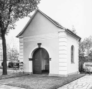Friedhofskapelle z. Hl. Kreuz; Heusenstamm, Frankfurter Straße (Friedhofsweg)
