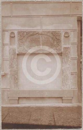 Haustafel von der alten Apotheke am Bürgerhaus Ring 26 in Beuthen