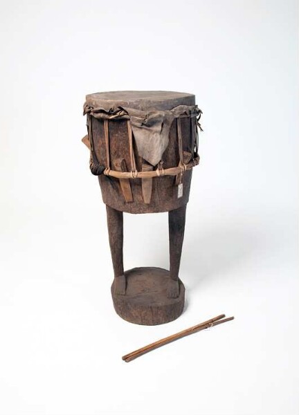 Cylinder drum with mallets