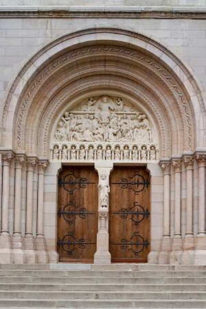 Frankreich. Bourgogne. Saone et Loire. Macon. Kirche Saint Pierre. 19 Jahrhundert. Portal