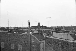 Berlin: Graf Zeppelin; LZ 129 und 127 über Westen