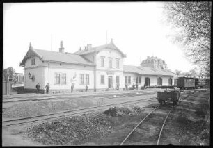 Wilsdruff. Bahnhof mit Eisenbahnwagen