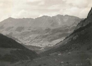Genfer See, Schweiz. Landschaft bei Ormont mit Bergkette Les Diablerets