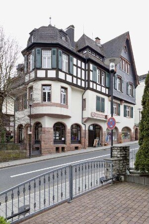 Wohn- und Geschäftshaus (Wohn- und Geschäftshaus); Kronberg, Bleichstraße 2