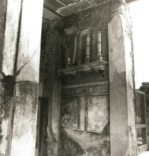 Pompeji. Haus des Faun, Fauces. Blick auf den Larenaltar