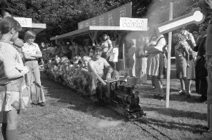 Kinderfest im städtischen Kinderheim in der Sybelstraße