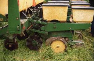 Fotografie: Säverfahren, Einzelkornsaat, Mais, Direktsaat, Reihendüngung