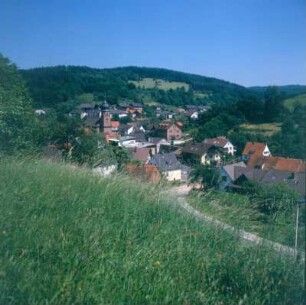 Heimbuchenthal. Ortsansicht mit im oberen Elsavatal