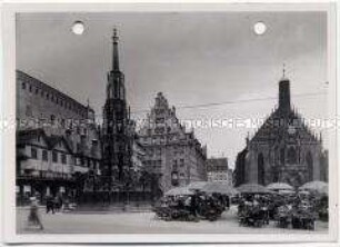 Nürnberg, Schöner Brunnen und Stadtpfarrkirche "Unserer lieben Frau"