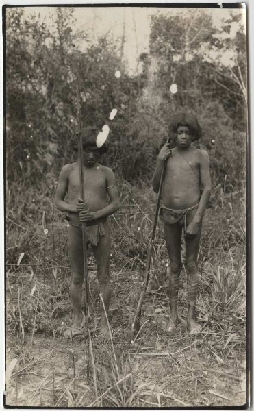 Kotingego-Indianer auf der Wanderung