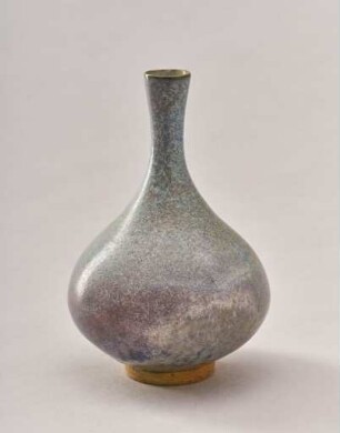 Bauchige Vase mit schmalem Hals mit blau-grauer Glasur