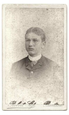 Porträtfoto eines jungen Mannes : Portretowe foto młodeho muža: Jan Kral