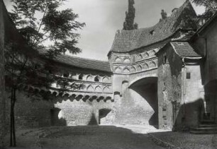 Naumburg, Marientor : Naumburg. Marientor. Äußeres Tor (Hofansicht) mit Wehrgang