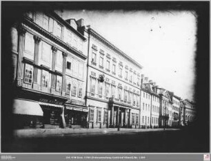 Zeil 108 (früher Zeil 50), Zeil 106 (früher Zeil 48, Hotel Russischer Hof); Zeil 104-102 (früher Zeil 46, Darmstädter Hof) von Westen