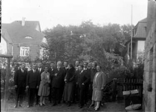 Wernigerode. Wohnhaus der Familie Knochenhauer. Gruppenaufnahme im Garten
