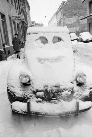 Auto im Schnee