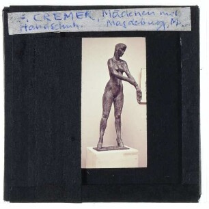 Cremer, Mädchen mit Handschuh