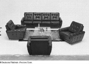 Couchtisch : Wohnzimmermöbel (1972). Ansicht mit Sitzgruppe und Couchtisch