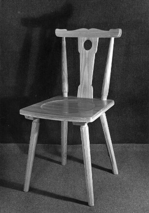Bauernstuhl : Bauernstuhl. Holz (um 1945)