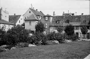 Germersheim: Kirchplatz, Vordergrund Rasen