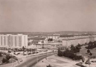 Dresden. Blick vom Hochhaus Ernst-Thälmann-Straße Ecke Pirnaischen Platz nach Nordosten über den Pirnaischen Platz zur Grunaer Straße