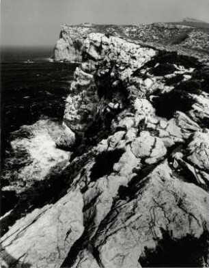 Steilküste an der Cala dell'inferno am Cap Caccia