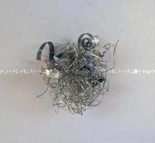 Christbaumschmuck: Eisenschrott (silbernes Ornament)