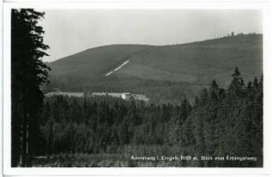 Auersberg. Blick vom Erzengelweg auf den Auersberg