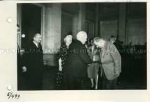 Wilhelm Pieck mit Ilja Ehrenburg beim Empfang der Teilnehmer des Deutschlandtreffens
