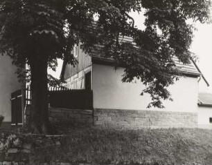 Bauernhof (ehem. Vierseithof) : Bauernhof (ehem. Vierseithof, 1. H. 19. Jh.). Auszüglerhaus und Hofeingang