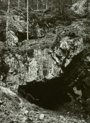 Bergbaugebiet Niederpöbel-Sadisdorf, Schurfbinge mit Kieszug