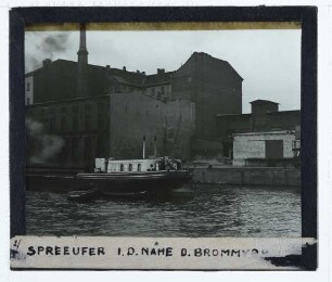 Berlin, Brommybrücke,Berlin, East-Side-Park : Verm. Blick von der Brommybrücke auf das östl. Spreeufer (Mühlenstr.)