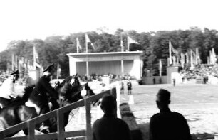 Reitturnier auf der Reichsnährstandausstellung 1939 : Ein Reitturnier auf dem Großen Ring im Rahmen der 5. Reichsnährstand-Ausstellung 1939 in Leipzig.