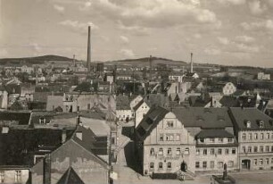 Pulsnitz, Ortsansicht : Blick vom Kirchturm über den Markt mit Rathaus