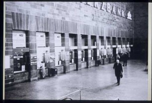Räume der Fahrkartenausgabe (im Hbf)