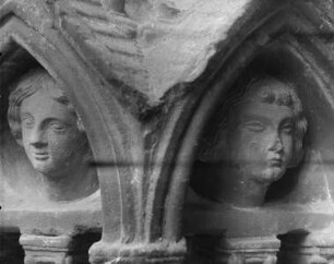 Sixtusportal — Linkes Gewände — Baldachin über der Eutropia-Figur