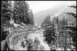 Arlberg: Stau auf der Passstraße, außerhalb Tunnel