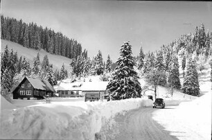 Muggenbrunn: Bundesstraße im Schnee bei Muggenbrunn