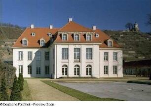 Jacobstein : Weingut "Wackerbarths Ruhe". Blick gegen Schloß (1728-1729; J. C. Knöffel) und Jacobstein (1743)
