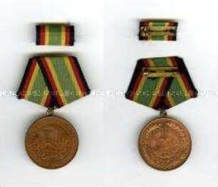 Medaille für treue Dienste in der Nationalen Volksarmee mit Interimsspange in Bronze, 1. Form