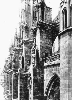 Freiburg im Breisgau, Unserer Lieben Frau, Strebepfeiler der Langhaus-Südseite