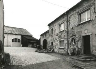 Seifersdorf bei Radeberg, Bäckerberg 8. Gehöft (1851/1900). Hofansicht